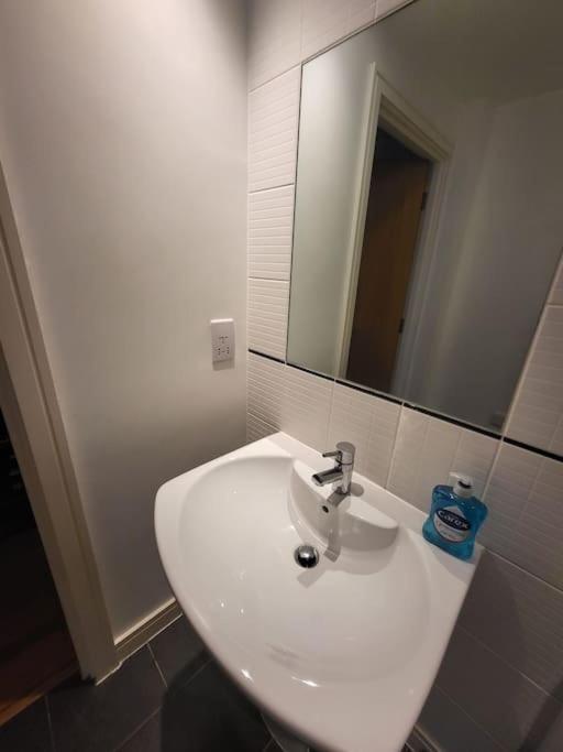 Awesome 1 Bedroom Apartment Manchester